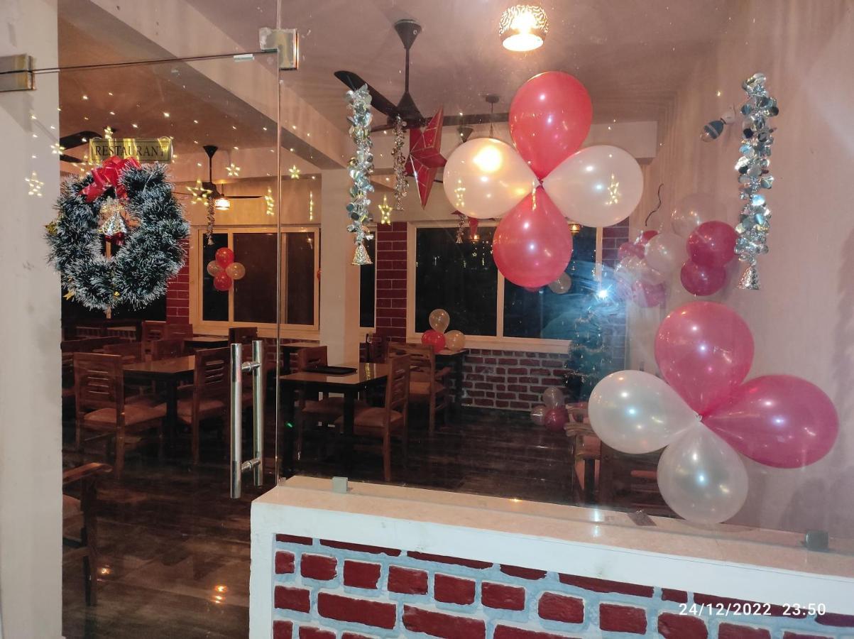 דהראדון Hotel Studioz Sahastradhara מראה חיצוני תמונה