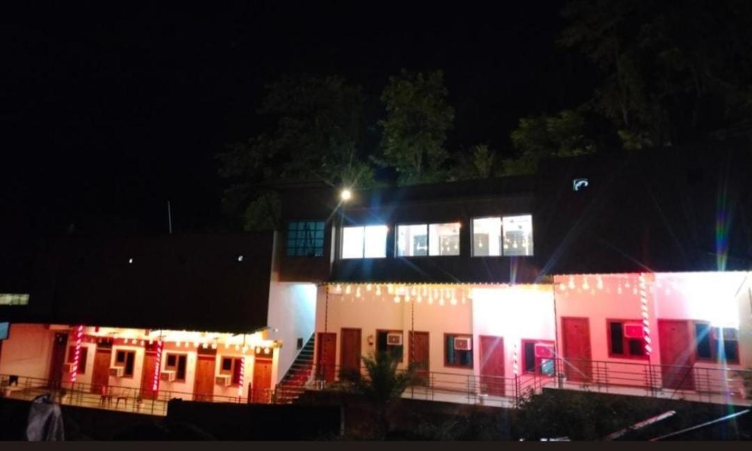דהראדון Hotel Studioz Sahastradhara מראה חיצוני תמונה