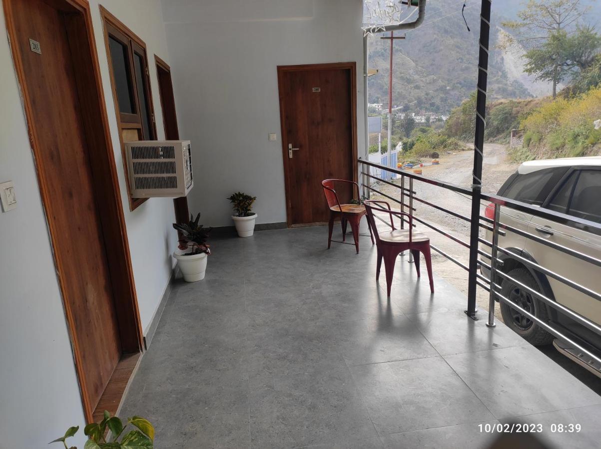 דהראדון Hotel Studioz Sahastradhara מראה חיצוני תמונה